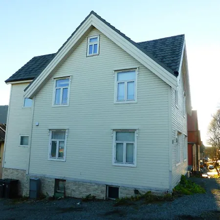 Sentrums Med Balkong アパート